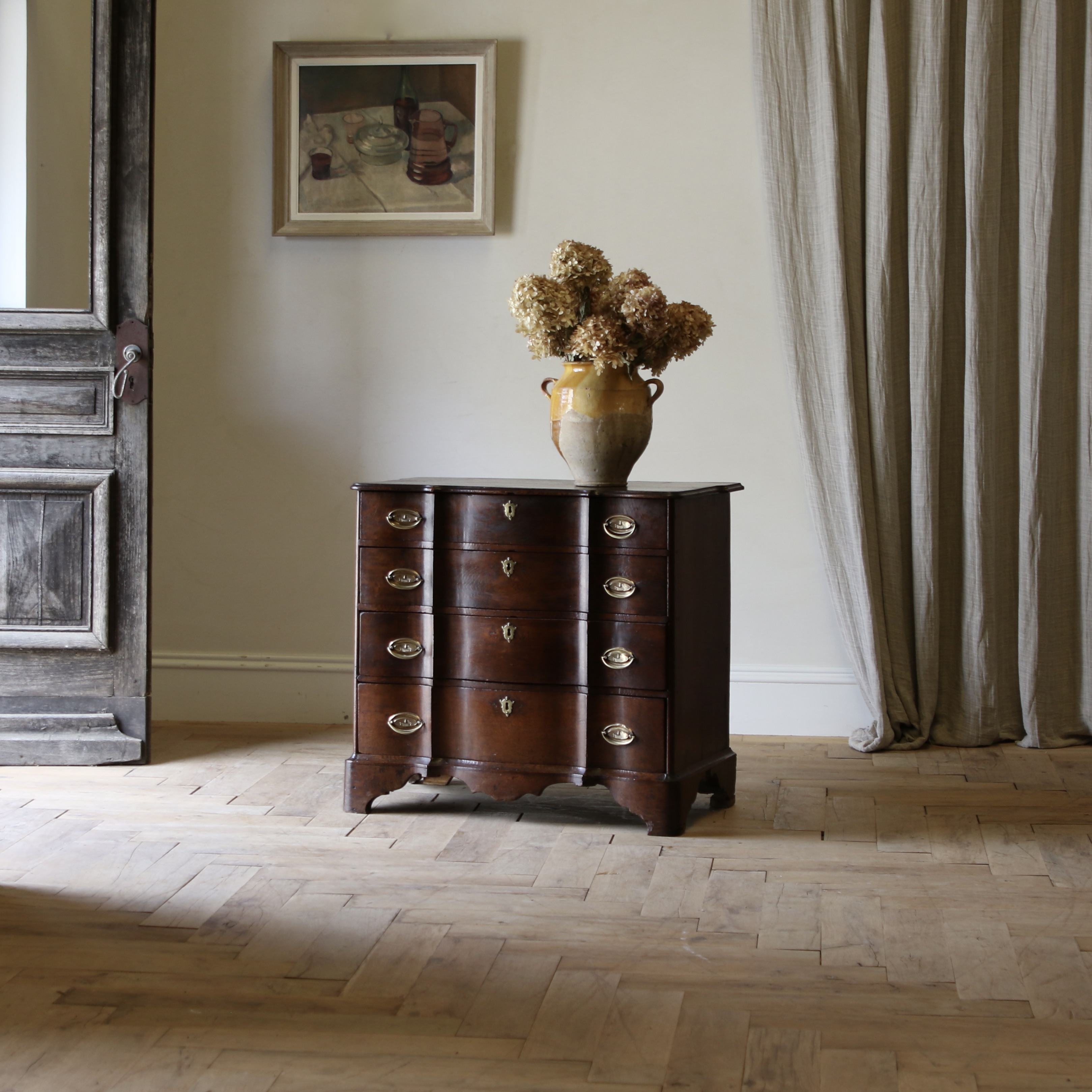 143-23 - Arbalete Fronted Commode