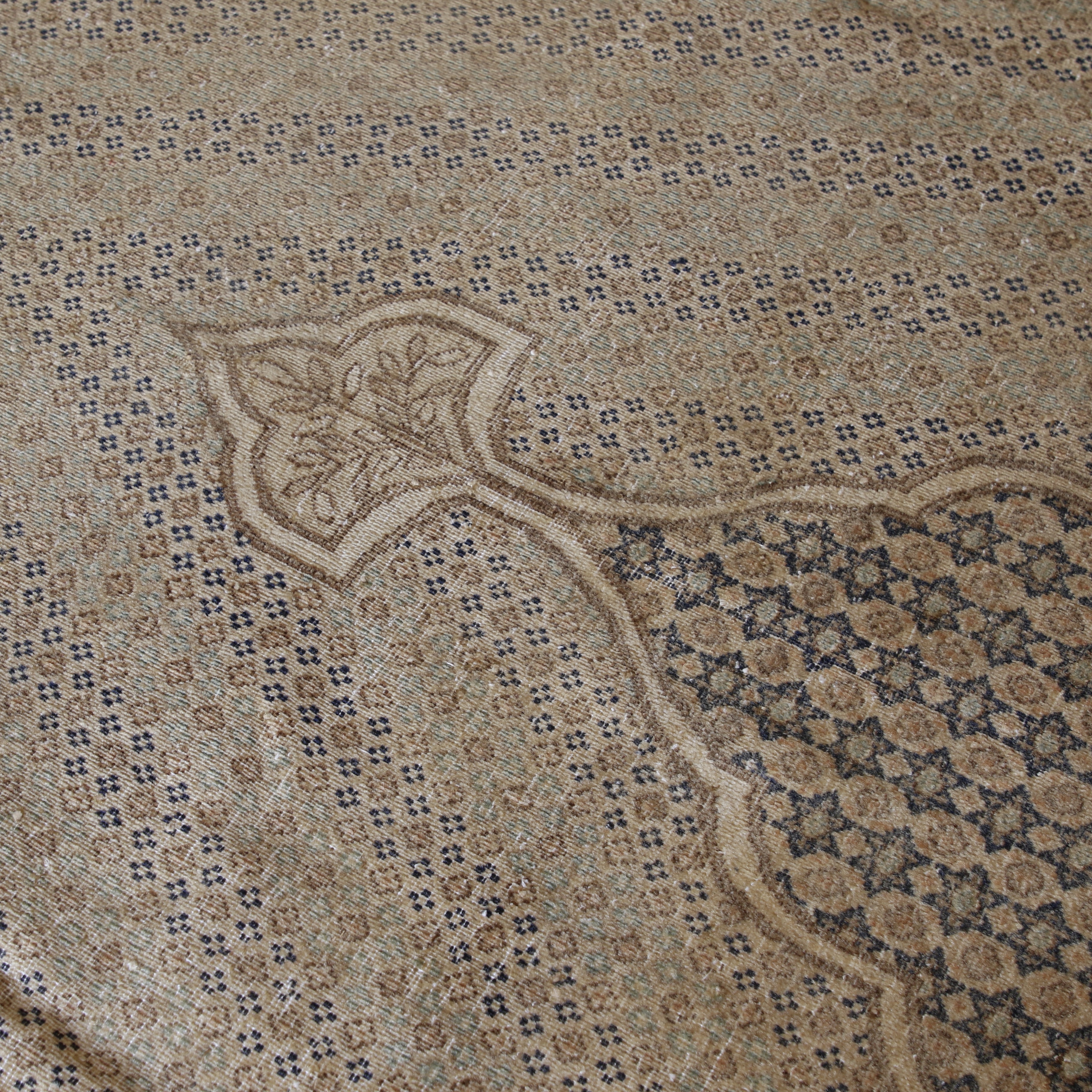 Kerman Rug with Delicate Motif Pattern