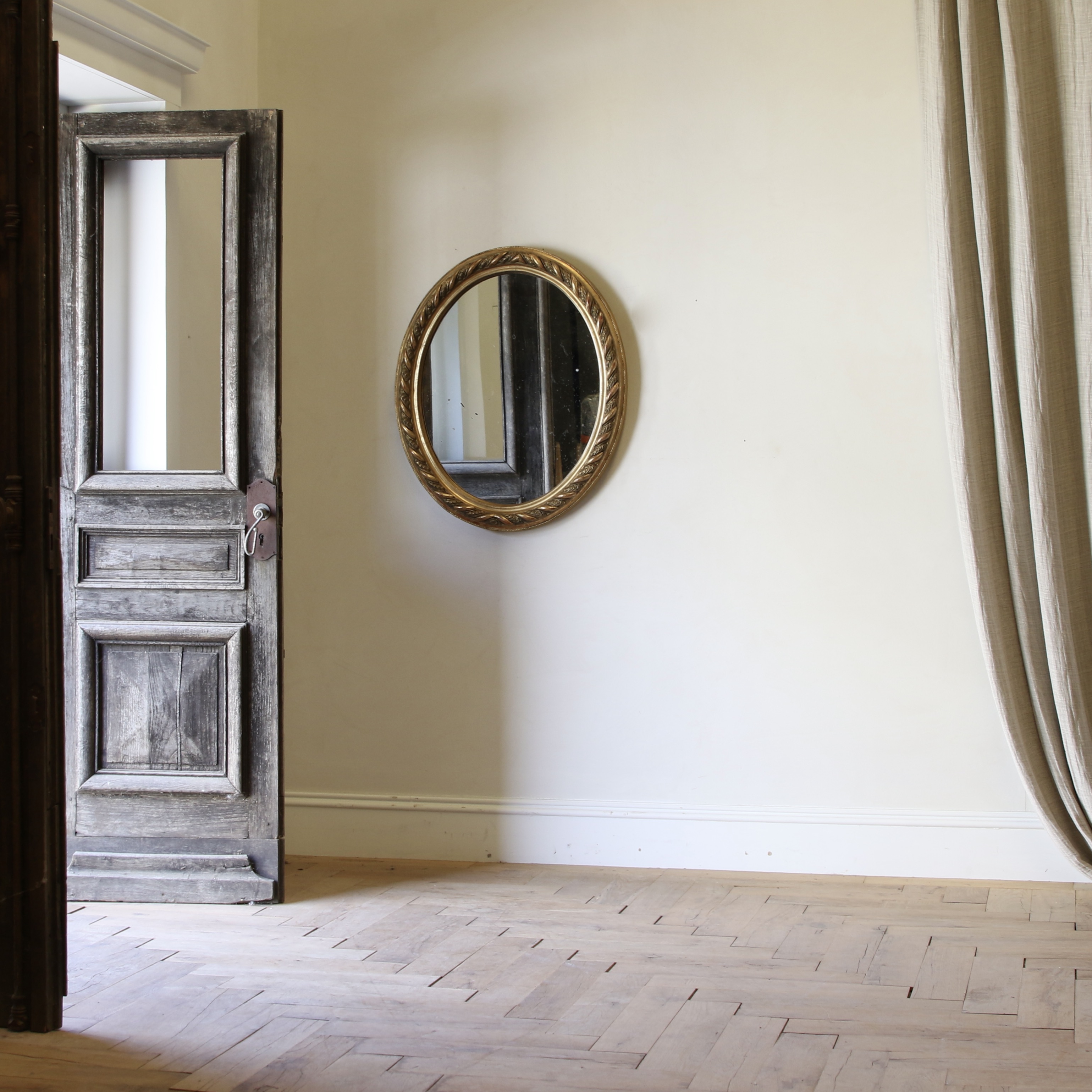 144-23 - A Decorative French Gilt Oval Mirror