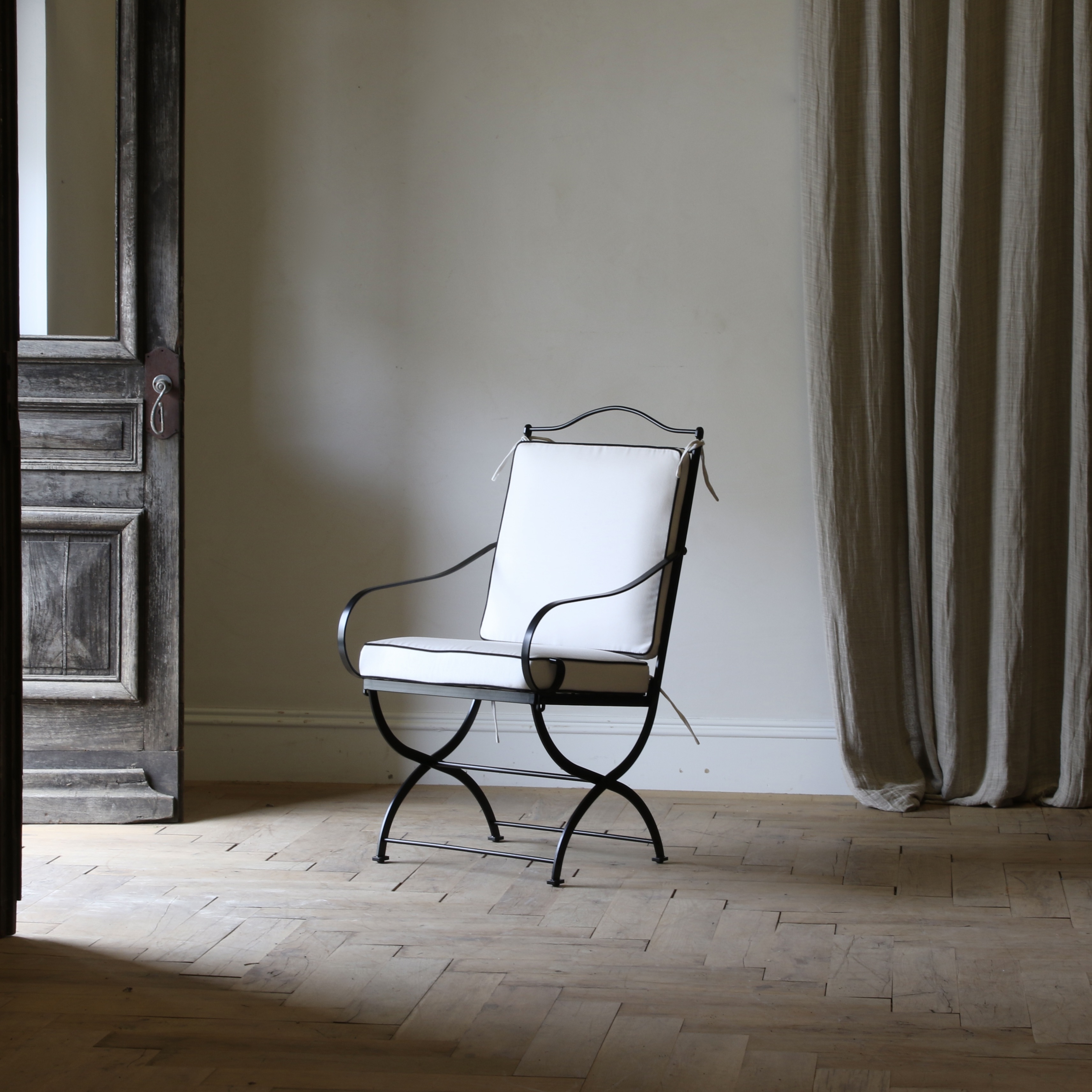 144-91 - Carver Chair - Quadrillage - by Hervé Baume