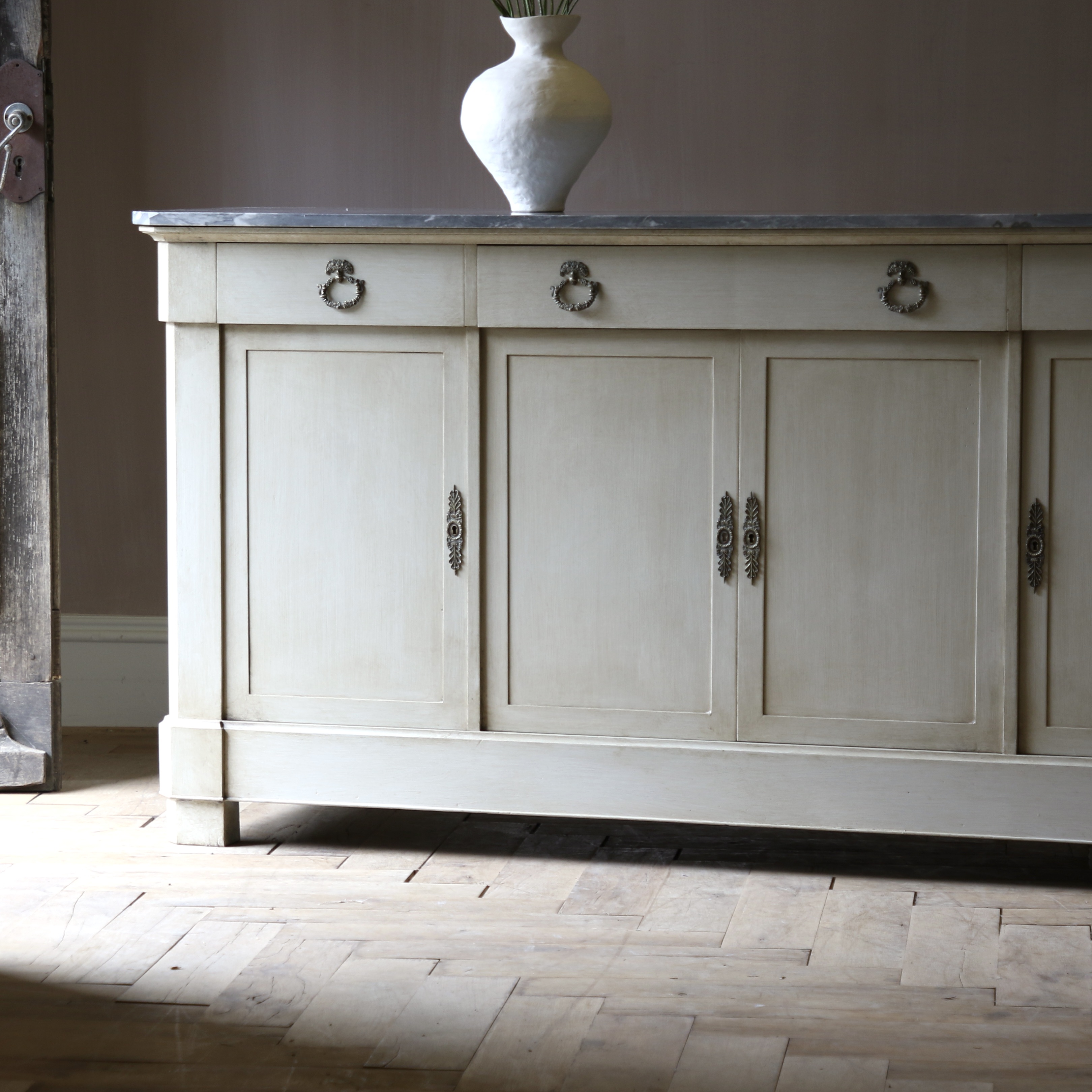 Louis Philippe Dresser Base