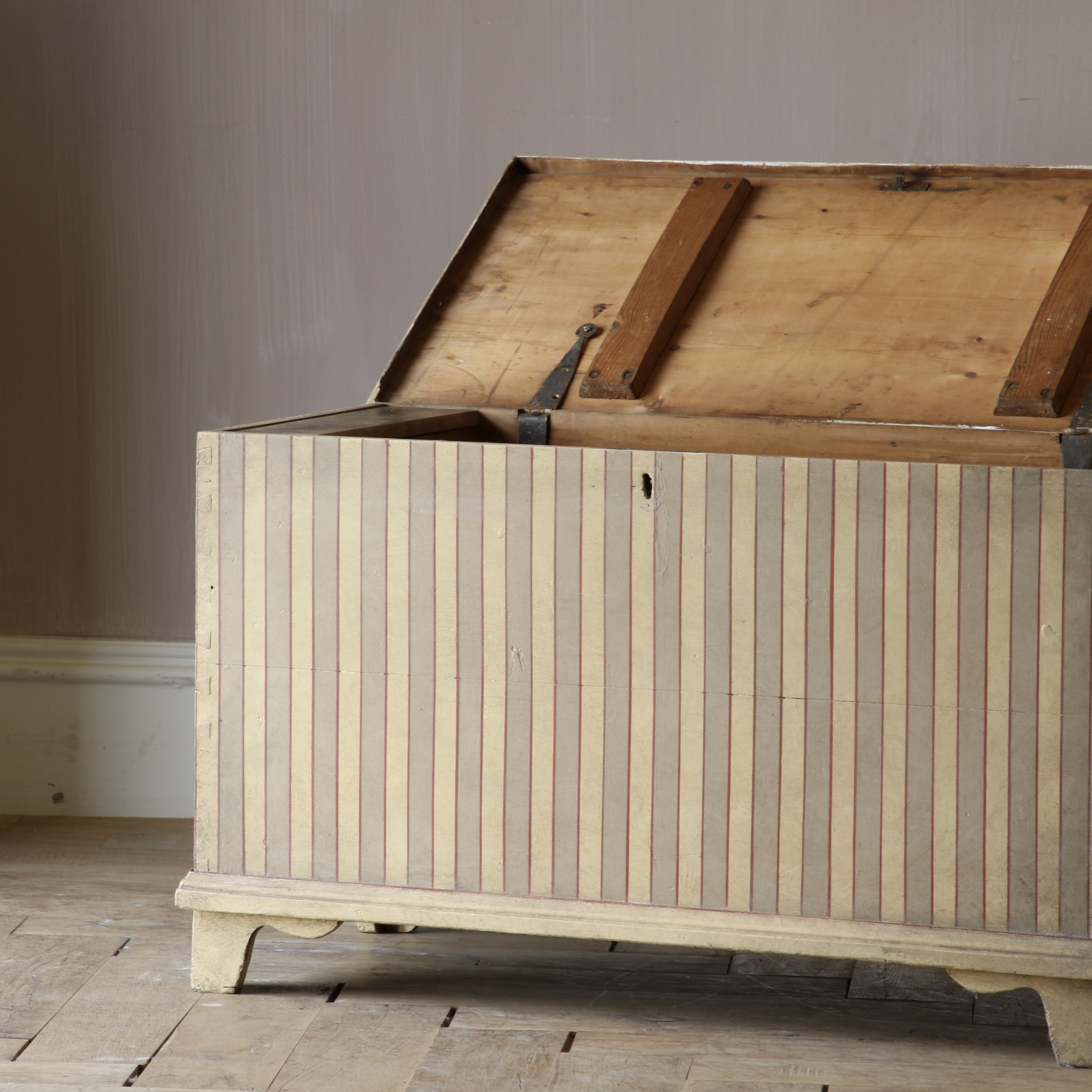 Georgian Striped Trunk