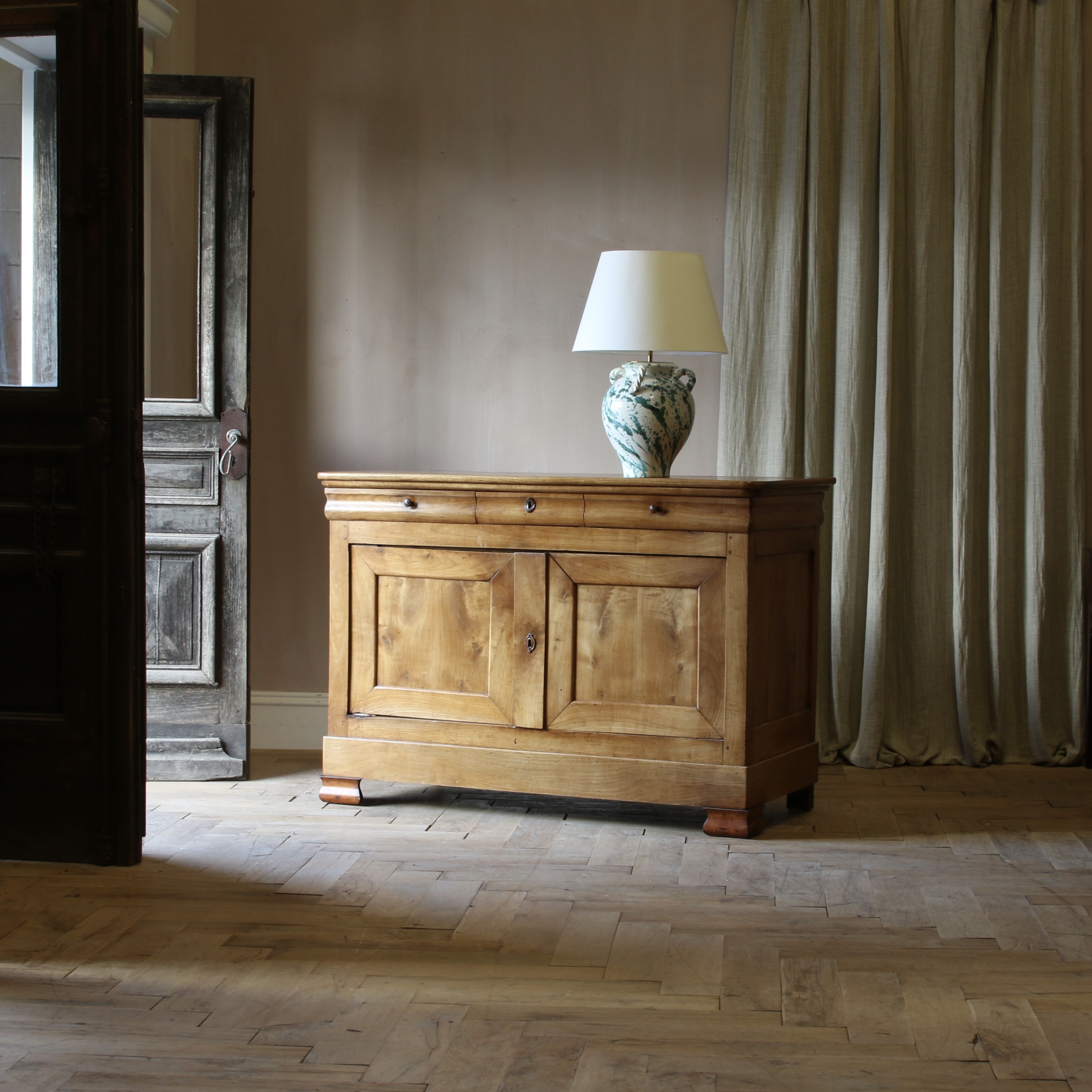 Louis Philippe Dresser Base