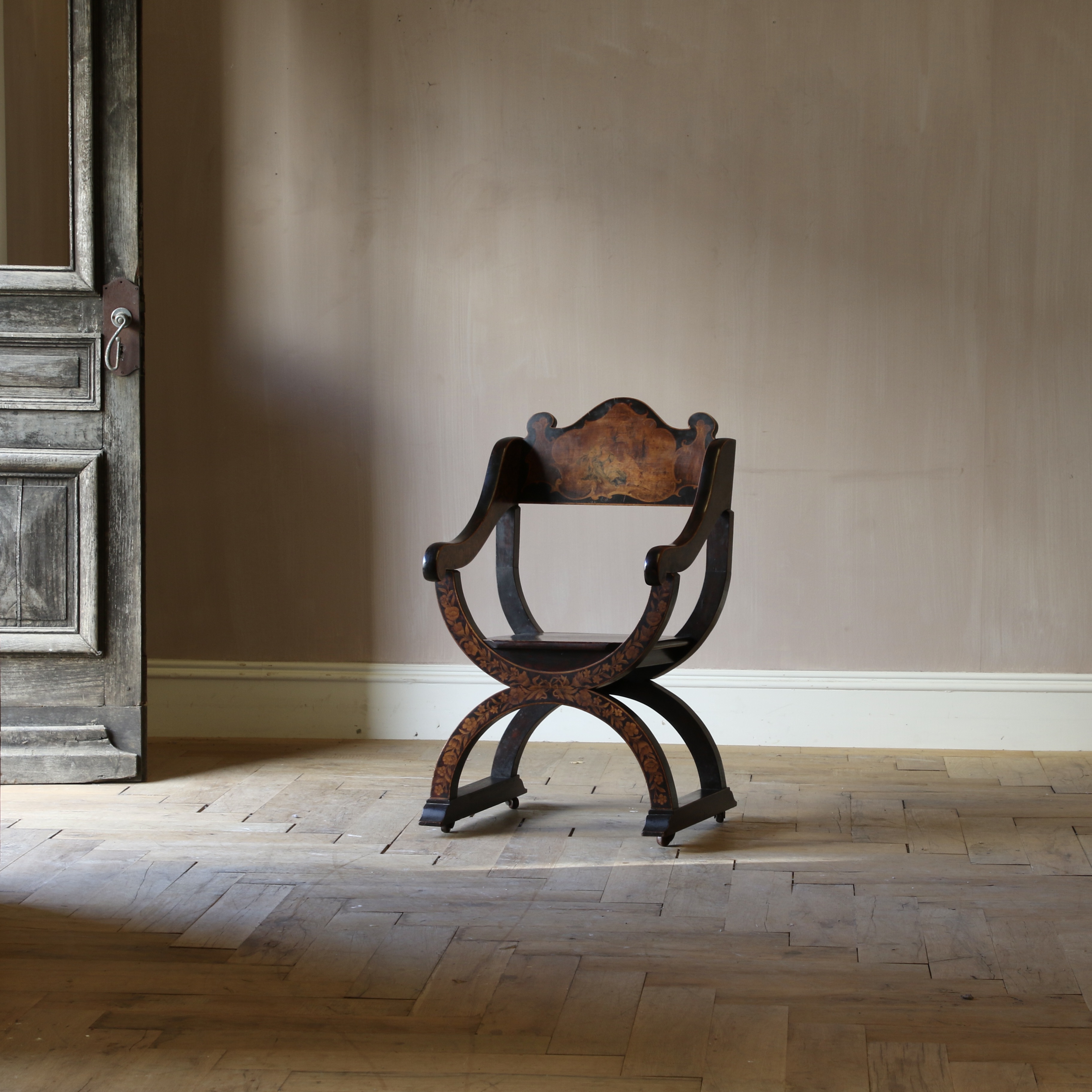 150-91 - Throne Chair