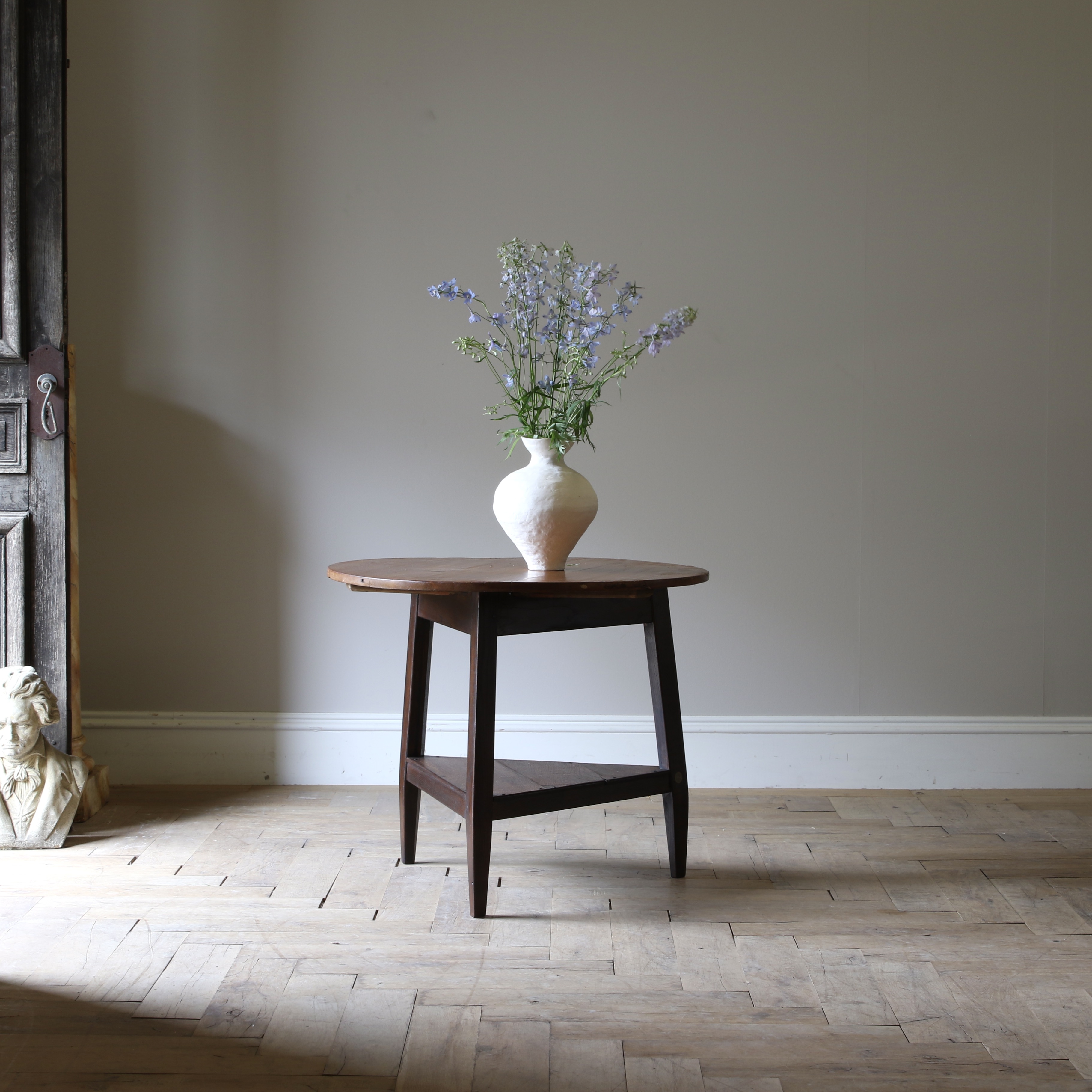 152-49 - Cricket Table