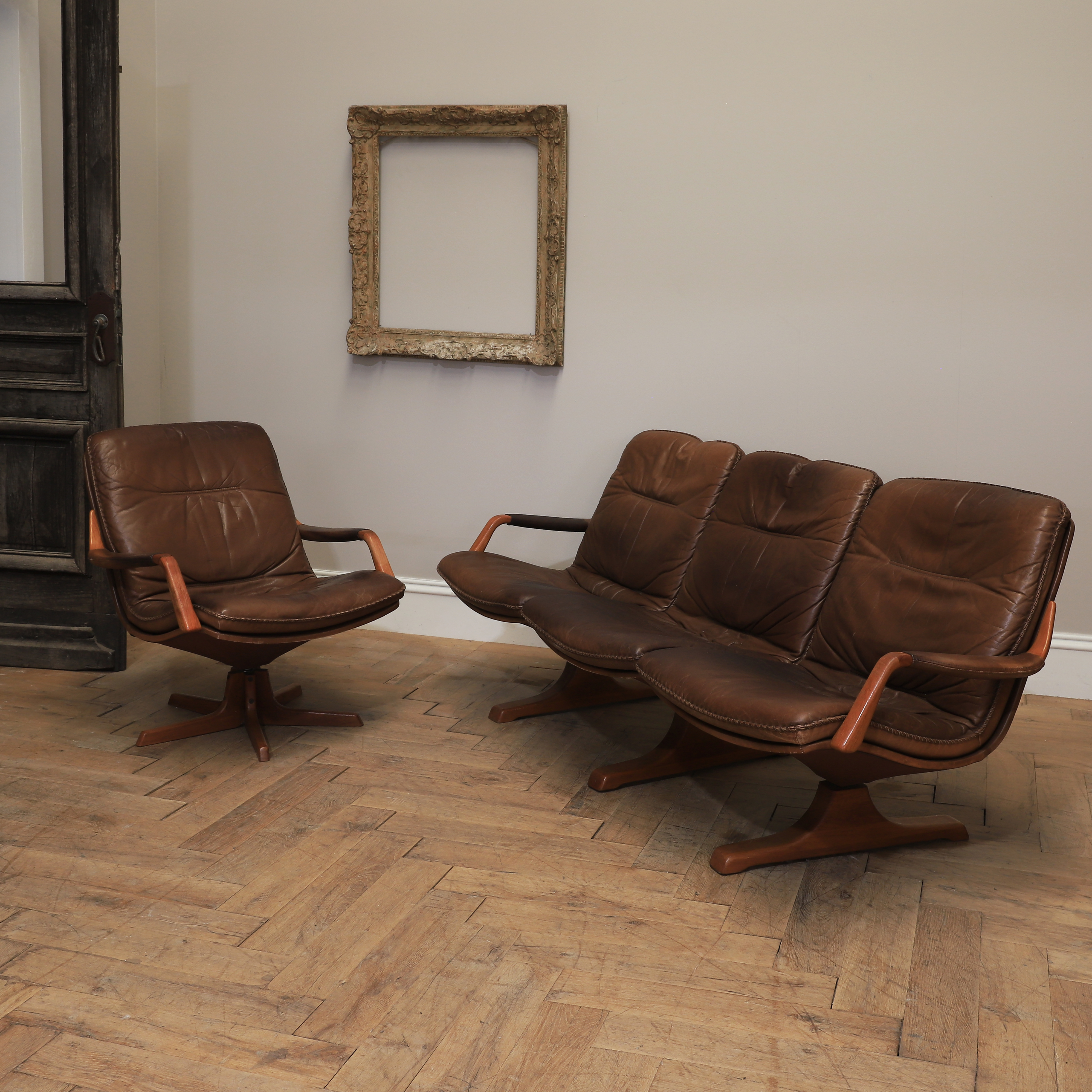 152-88 - Mid-Century 3-Seater Couch and Chair