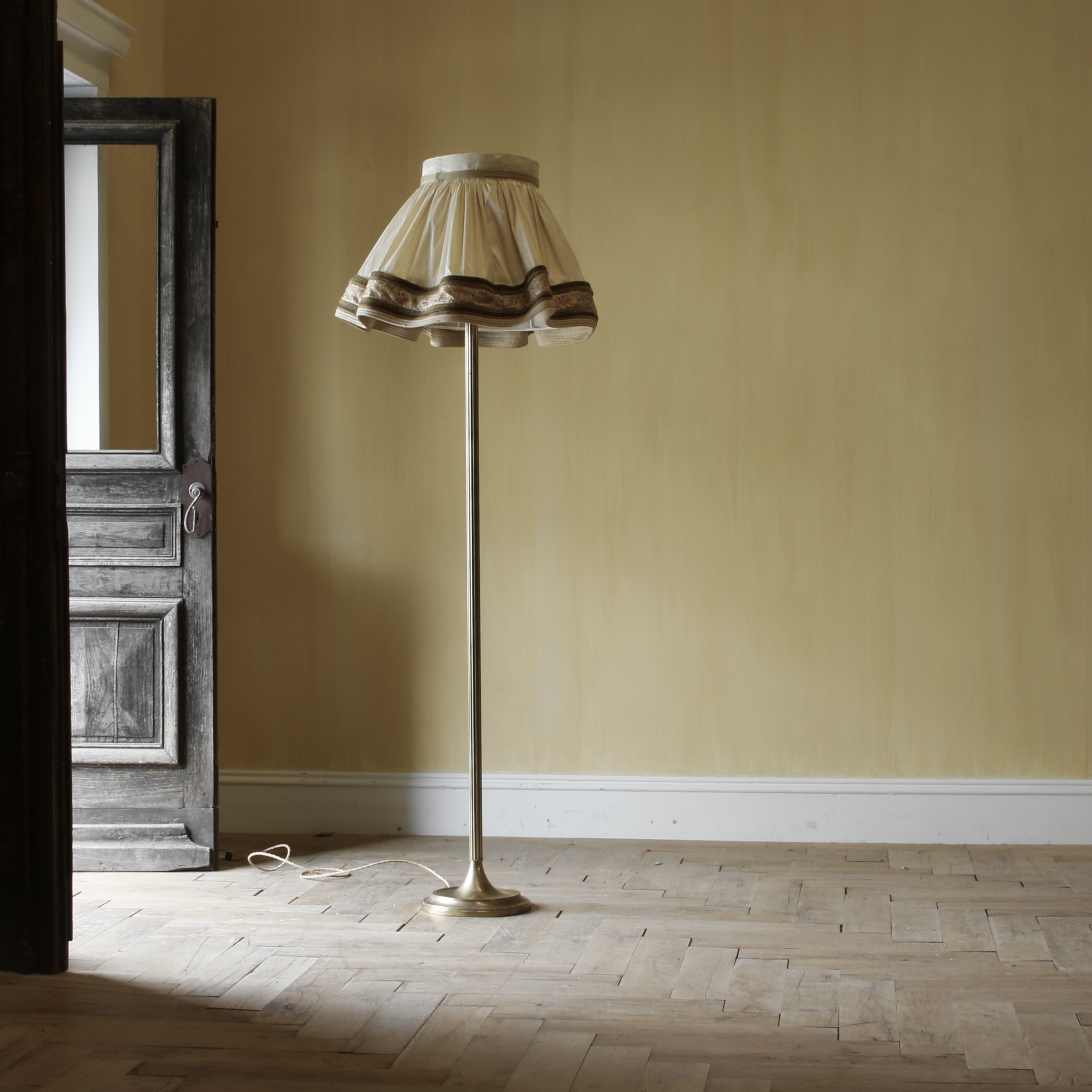 153-93 - Fluted Brass Floor Lamp